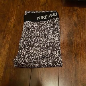 Printed Nike Pro Leggings